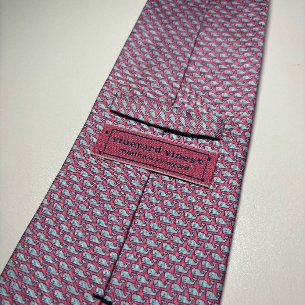 Vineyard Vines Pink Whale Logo 100% Silk Necktie Hand Made USA Preppy Tie - Picture 2 of 7